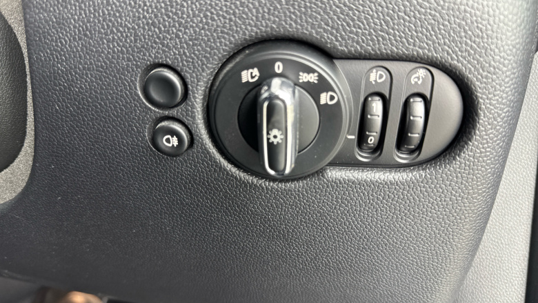 MINI Hatchback 1.5 Cooper Classic Premium 5dr Petrol Hatchback